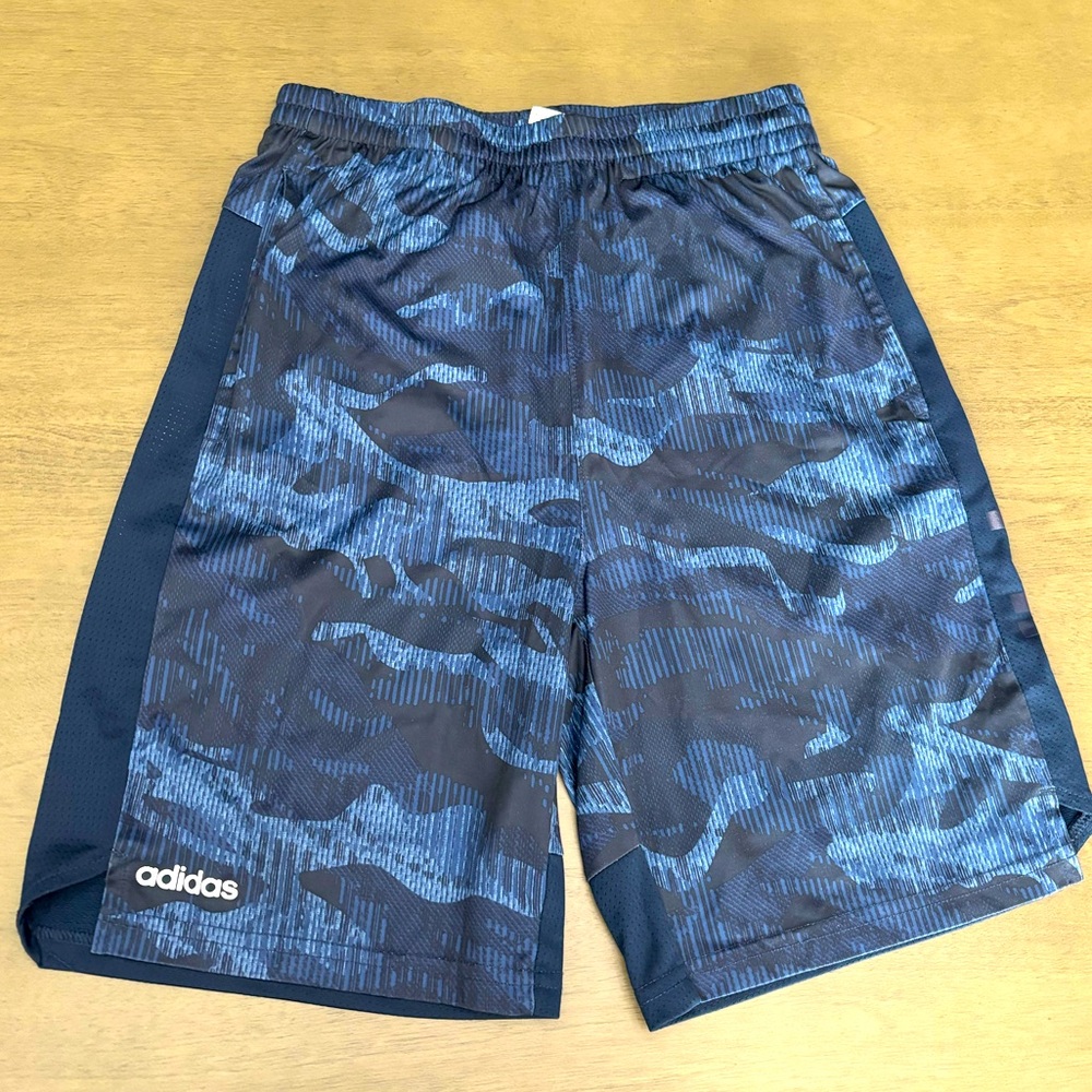 Adidas boys shorts (14/16)